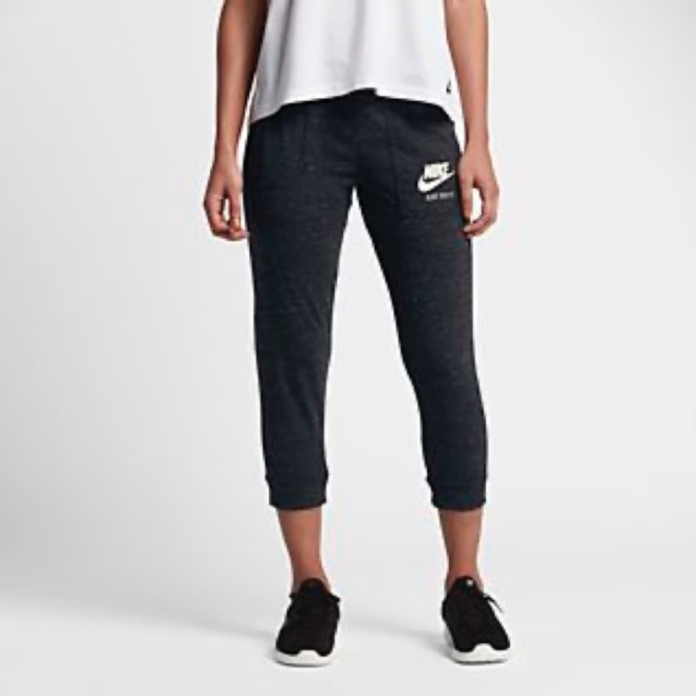 Nike cropped joggers